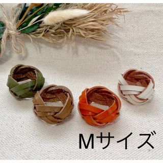 栃木レザー　かごめ結び　レザーリング　Mサイズ　メンズ、レディース　ハンドメイド(リング)