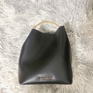 チャールズアンドキース(Charles and Keith)の【なお様専用】チャールズアンドキース　ベルベットボウディテール バケツバック(ショルダーバッグ)