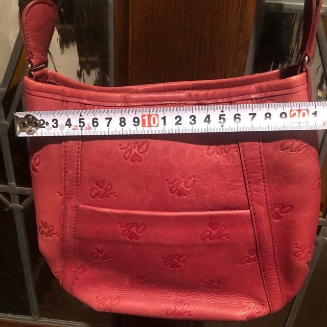 agnes b.(アニエスベー)のアニエスベー　ロゴ型押し　本革　レザー　ショルダーバッグ レディースのバッグ(ショルダーバッグ)の商品写真