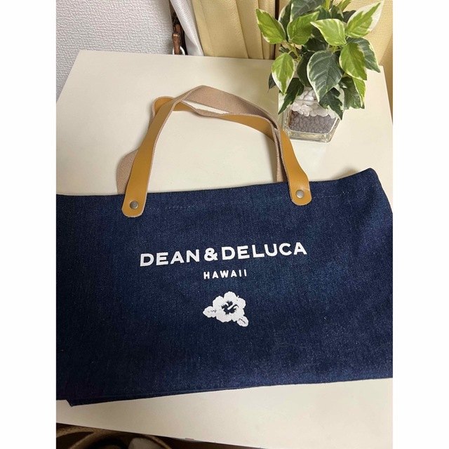 DEAN & DELUCA(ディーンアンドデルーカ)のディーンアンドデルーカ　ハワイ限定トート　デニム レディースのバッグ(トートバッグ)の商品写真