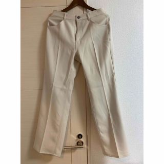 ジーユー(GU)の【新品】GU メンズパンツ　白　XL (チノパン)