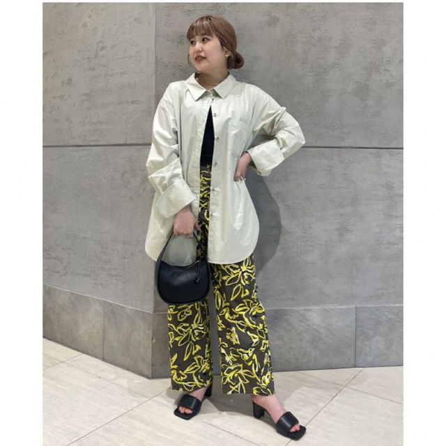 UNITED ARROWS(ユナイテッドアローズ)の＜UNITED ARROWS＞フローラル バックゴム パンツ W レディースのパンツ(カジュアルパンツ)の商品写真