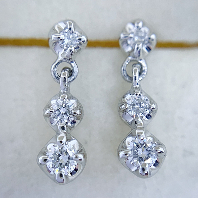 4℃ プラチナ ピアス トリロジー pt900-