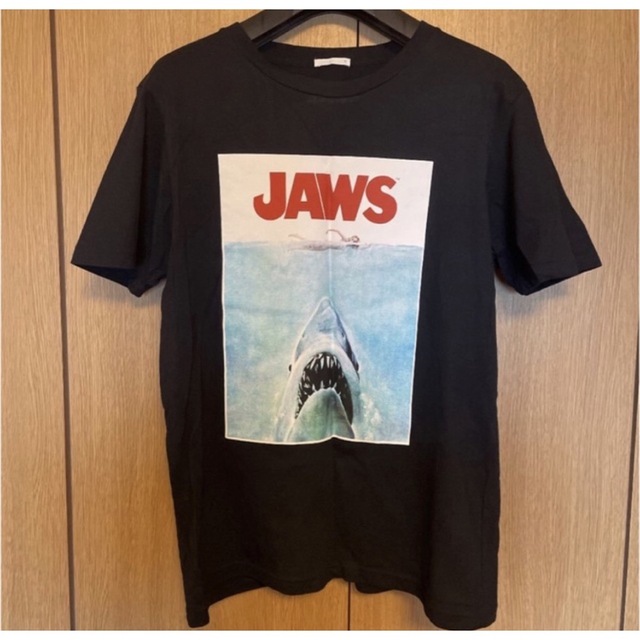 GU(ジーユー)のジョーズ 映画 グラフィックTシャツ JAWS メンズのトップス(Tシャツ/カットソー(半袖/袖なし))の商品写真