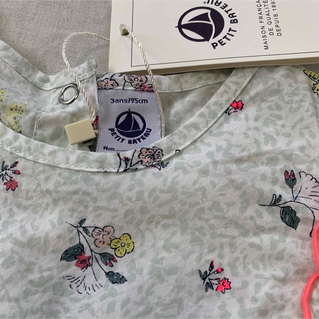 PETIT BATEAU(プチバトー)のプチバトー　95センチ　リボン付きワンピース　新品 キッズ/ベビー/マタニティのキッズ服女の子用(90cm~)(ワンピース)の商品写真