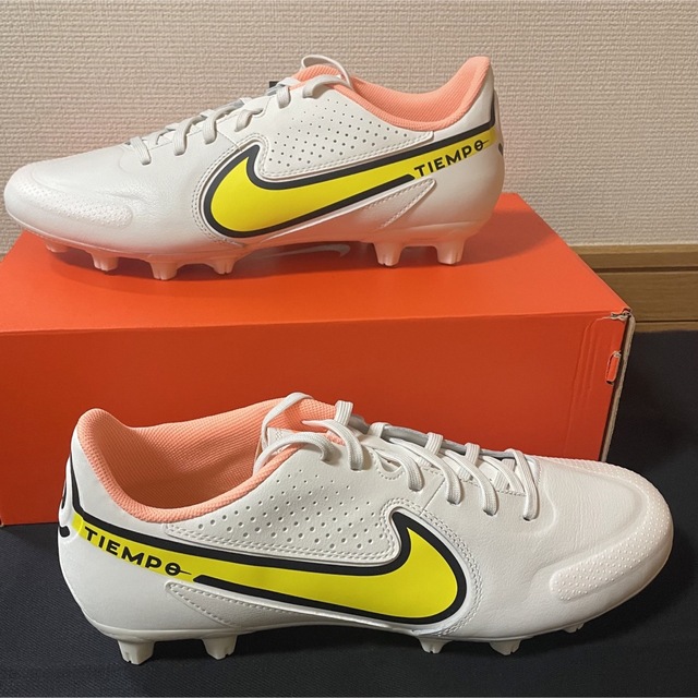 NIKE(ナイキ)の27㎝★新品 ナイキ ティエンポ レジェンド9 アカデミー HG スパイク スポーツ/アウトドアのサッカー/フットサル(シューズ)の商品写真