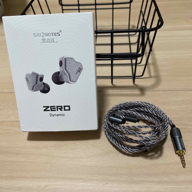 SALNOTES ZERO & TRIPOWIN ZOE ケーブル スマホ/家電/カメラのオーディオ機器(ヘッドフォン/イヤフォン)の商品写真