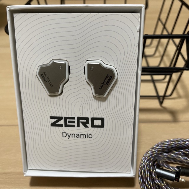 SALNOTES ZERO & TRIPOWIN ZOE ケーブル スマホ/家電/カメラのオーディオ機器(ヘッドフォン/イヤフォン)の商品写真