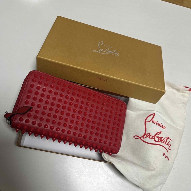 『箱・ケース付き』トゲトゲが魅力の真っ赤な長財布