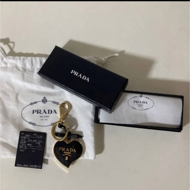 特別販売 美品！PRADA ハート リボン キーリング サフィアーノレザー 黒