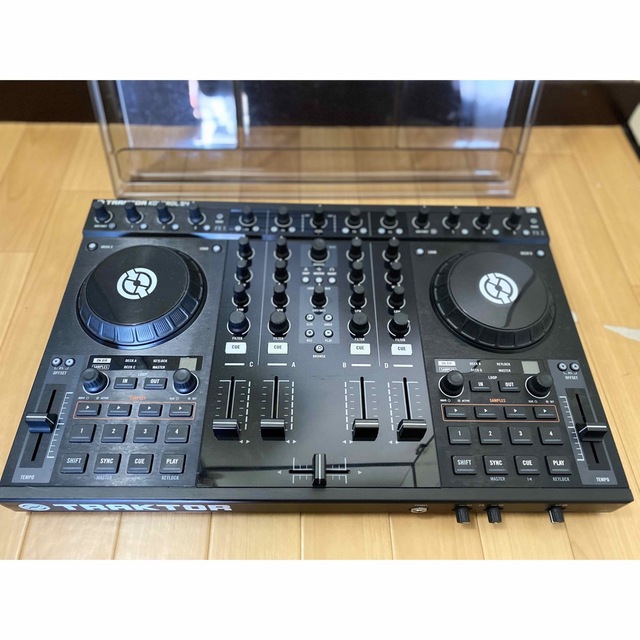 TRAKTOR KONTROL S4 大流行中! 日本