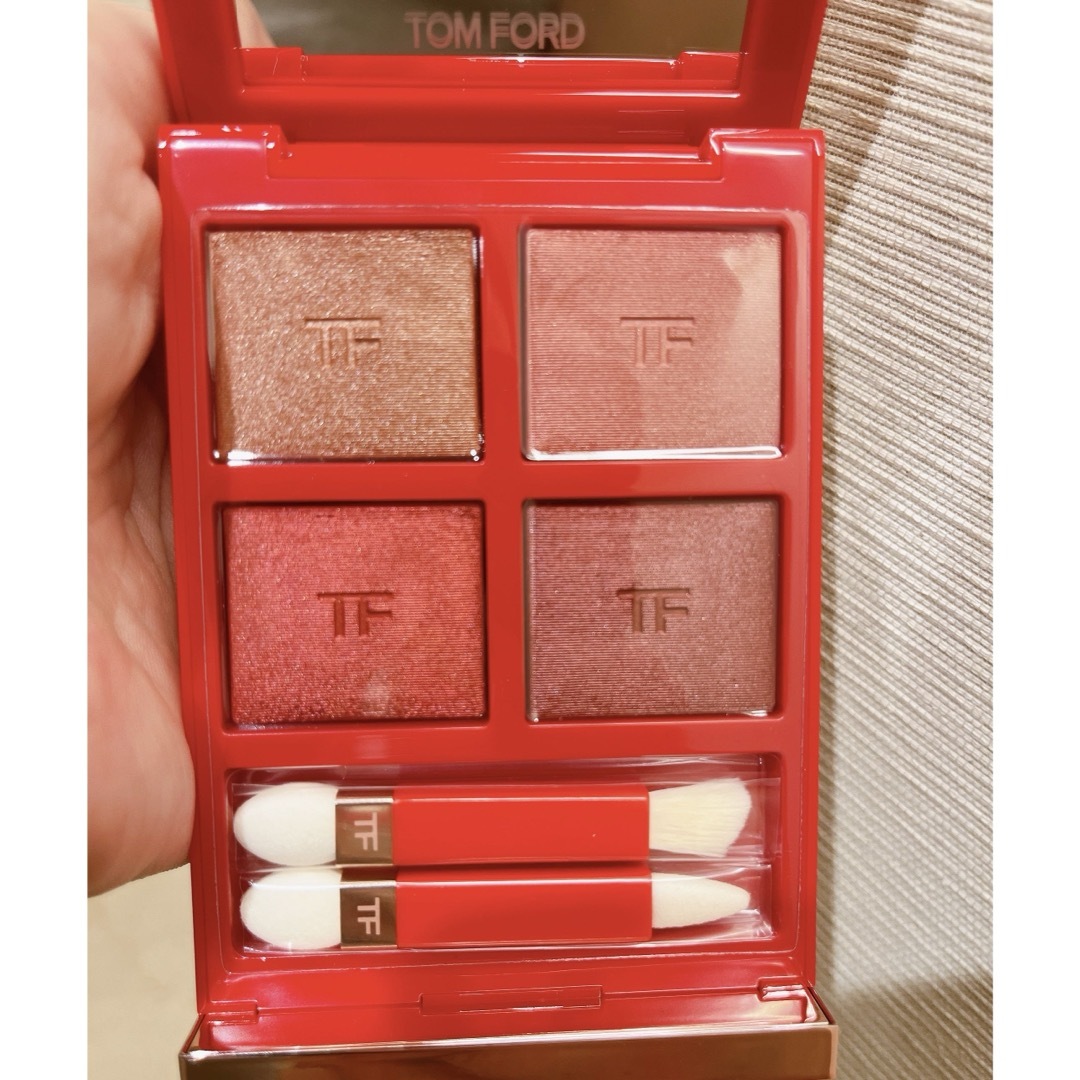 TOM FORD BEAUTY(トムフォードビューティ)のトムフォード　限定品　新品　エレクトリックチェリー　アイカラークォード コスメ/美容のベースメイク/化粧品(アイシャドウ)の商品写真