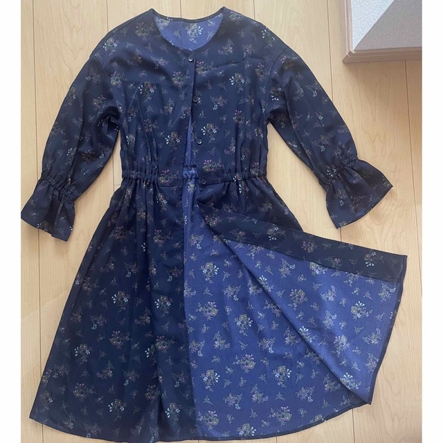 GU(ジーユー)の美品☆GU☆花柄☆ワンピース☆130cm キッズ/ベビー/マタニティのキッズ服女の子用(90cm~)(ワンピース)の商品写真