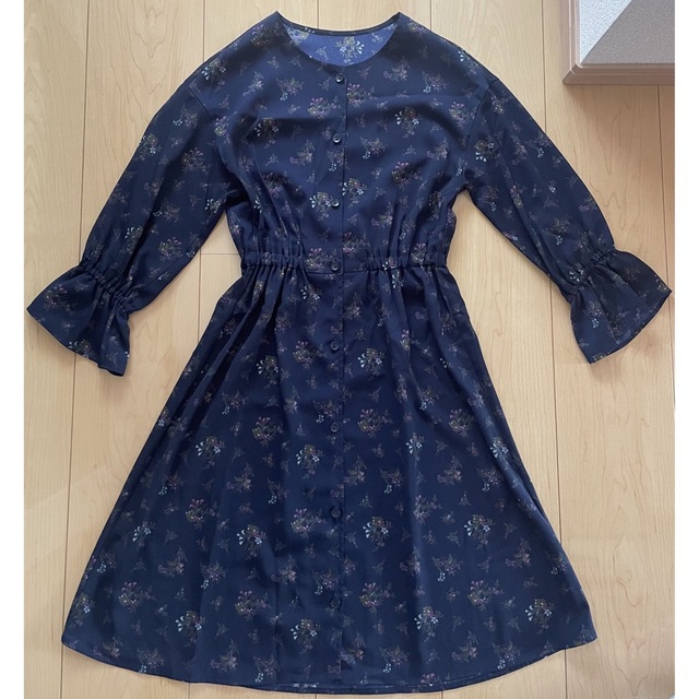 GU(ジーユー)の美品☆GU☆花柄☆ワンピース☆130cm キッズ/ベビー/マタニティのキッズ服女の子用(90cm~)(ワンピース)の商品写真