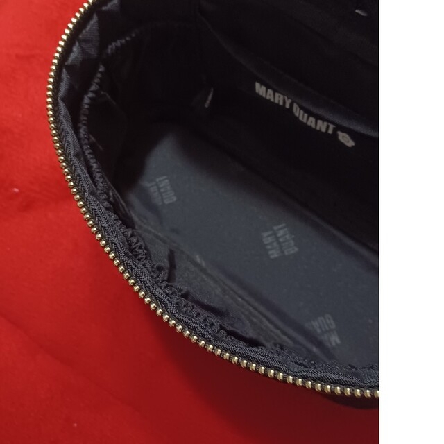 MARY QUANT(マリークワント)の【完売品】キャビアエンボスデイジーバニティポーチ レディースのバッグ(ショルダーバッグ)の商品写真