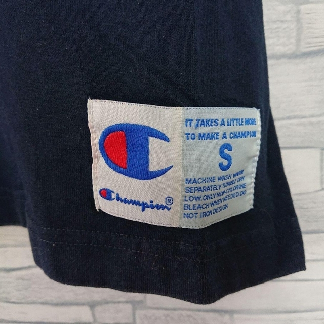 Champion(チャンピオン)のChampion チャンピオン ネイビー Tシャツ デカロゴ ビッグロゴ 目 メンズのトップス(Tシャツ/カットソー(半袖/袖なし))の商品写真