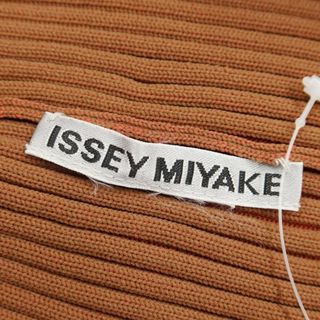 【中古】イッセイミヤケ ISSEY MIYAKE 2022年秋冬 ハイネック プルオーバー ニット【サイズ表記なし(L位)】【レディース】 ミー イッセイミヤケ me ISSEY MIYAKE 2022年秋冬 クルーネック プルオーバーニット ネイビーxレッド【サイズ表記なし(L位)】【レディース】