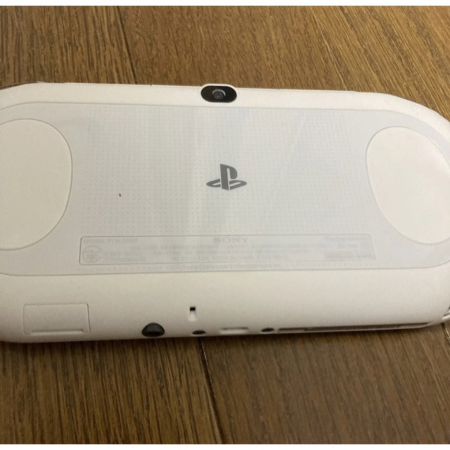 PlayStation Vita(プレイステーションヴィータ)のPlayStation Vita PCH-2000 ZA22グレイシャーホワイト エンタメ/ホビーのゲームソフト/ゲーム機本体(携帯用ゲーム機本体)の商品写真