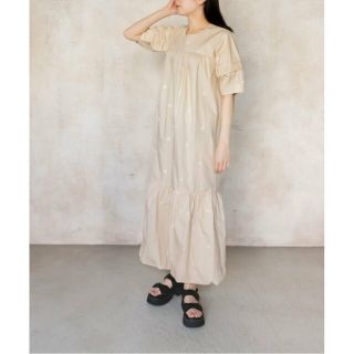 ランダ(RANDA)の【BEIGE】エンブロイダリーフラワーワンピース(ロングワンピース/マキシワンピース)