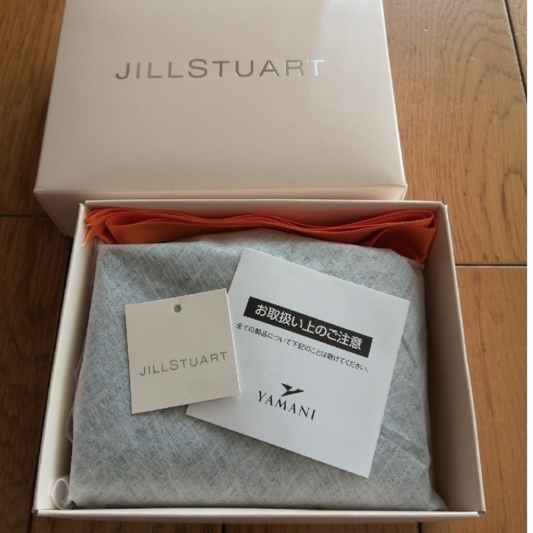 JILL by JILLSTUART(ジルバイジルスチュアート)のジルシチュアート　二つ折り財布 レディースのファッション小物(財布)の商品写真