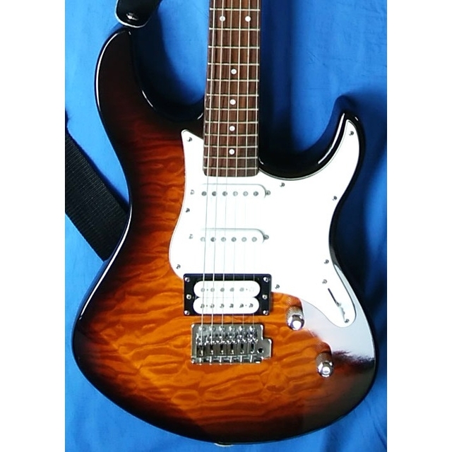 Yamaha エレキギター(PACIFICA212VQM)