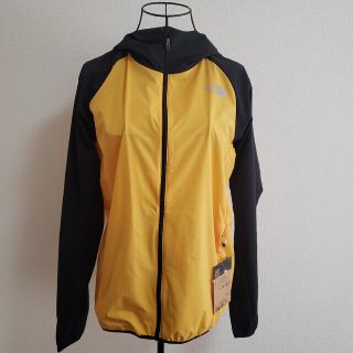 ザノースフェイス(THE NORTH FACE)のノースフェイス　スワローテイルベントフーディ　黄色×黒色(ナイロンジャケット)