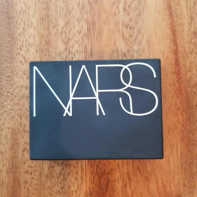 NARS(ナーズ)のNARS ライトリフレクティングセッティングパウダープレストNミニ3g コスメ/美容のベースメイク/化粧品(フェイスパウダー)の商品写真