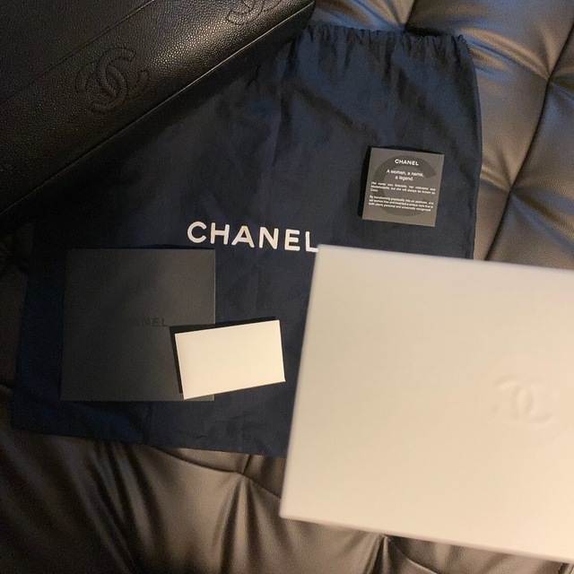 Chanel ショルダーバッグ (すごく可愛いデザイン！)