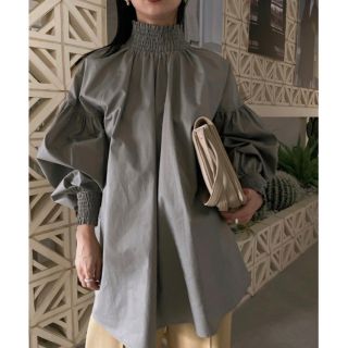 アメリヴィンテージ(Ameri VINTAGE)の2WAY VOLUME SHIRRING BLOUSE(シャツ/ブラウス(長袖/七分))