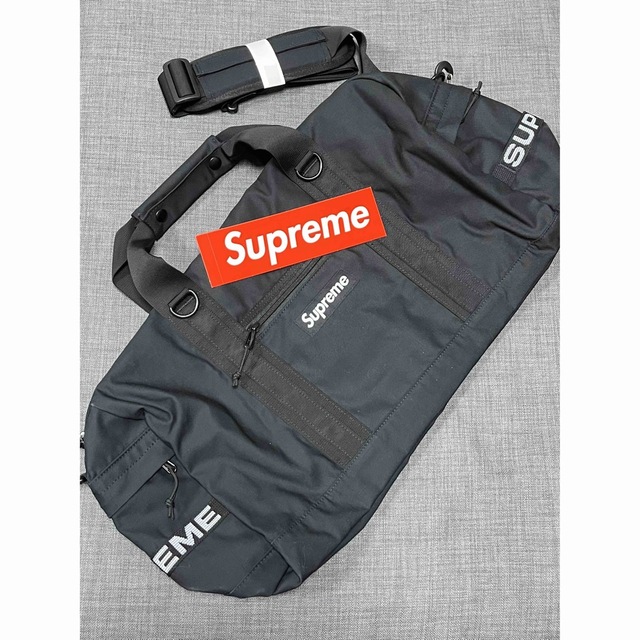 Supreme(シュプリーム)の黒 Supreme Field Duffle Bag Black 23SS 新品 メンズのバッグ(ドラムバッグ)の商品写真