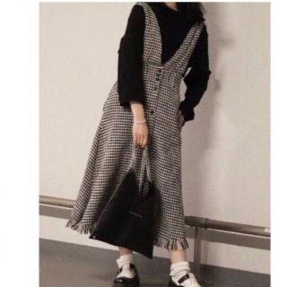 ザラ(ZARA)の【ZARA】千鳥柄ジャンパースカート(ロングワンピース/マキシワンピース)