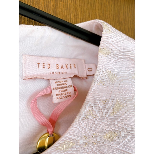 TED BAKER(テッドベイカー)のTED BAKER ワンピース レディースのワンピース(ミニワンピース)の商品写真