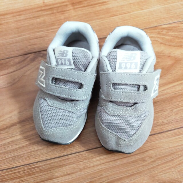 New Balance(ニューバランス)のニューバランス　グレー　12.5 キッズ/ベビー/マタニティのベビー靴/シューズ(~14cm)(スニーカー)の商品写真