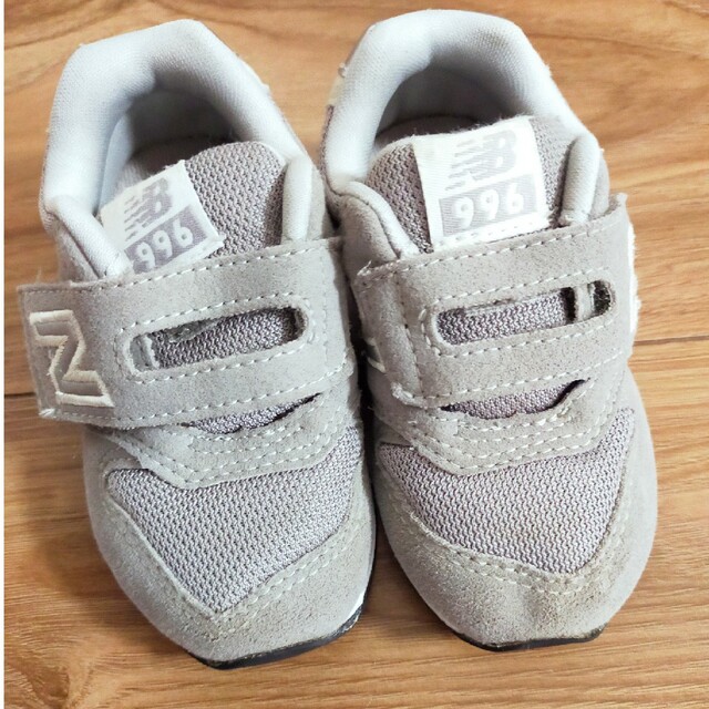 New Balance(ニューバランス)のニューバランス　グレー　12.5 キッズ/ベビー/マタニティのベビー靴/シューズ(~14cm)(スニーカー)の商品写真