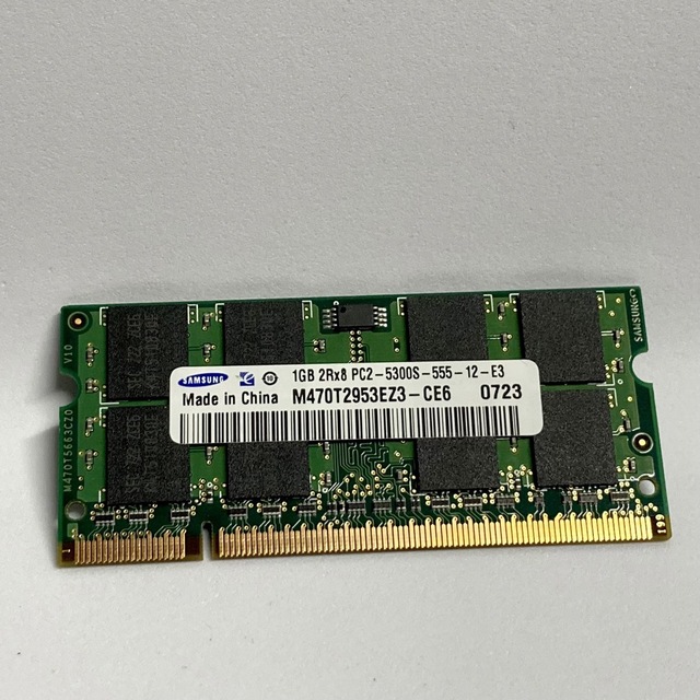 SAMSUNG(サムスン)のSAMSUNG PC2-5300 (DDR2-667) 1GB S.O.DIMM スマホ/家電/カメラのPC/タブレット(PCパーツ)の商品写真