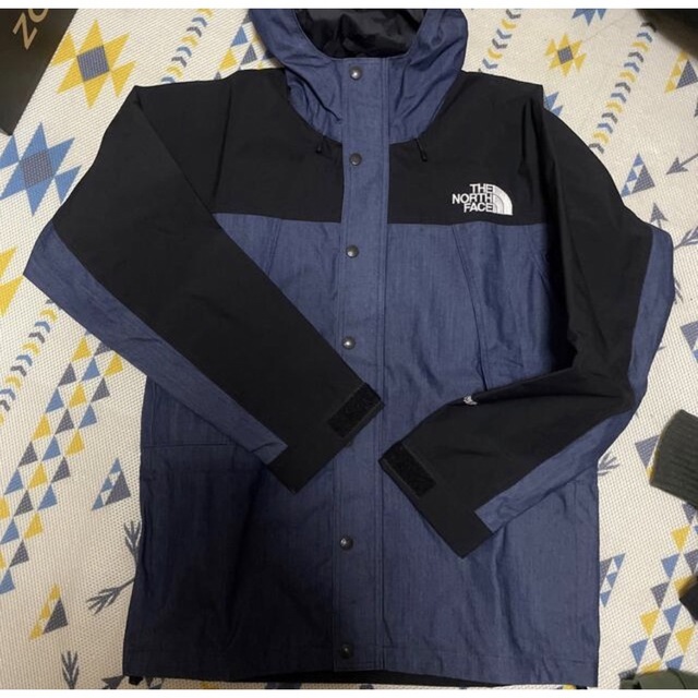 THE NORTH FACE(ザノースフェイス)のノースフェイス　マウンテンライトデニム　Mサイズ メンズのジャケット/アウター(マウンテンパーカー)の商品写真