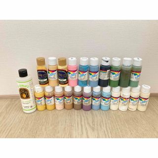 AMERICANA - トールペイント用 アクリル絵の具22本+ニスの通販|ラクマ