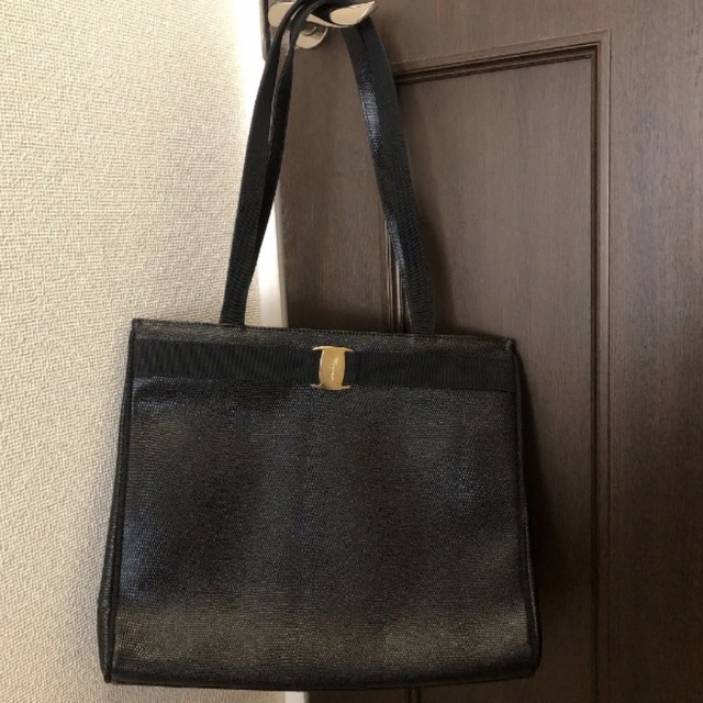 Salvatore Ferragamo(サルヴァトーレフェラガモ)のフェラガモ　紺　トートバッグ レディースのバッグ(トートバッグ)の商品写真