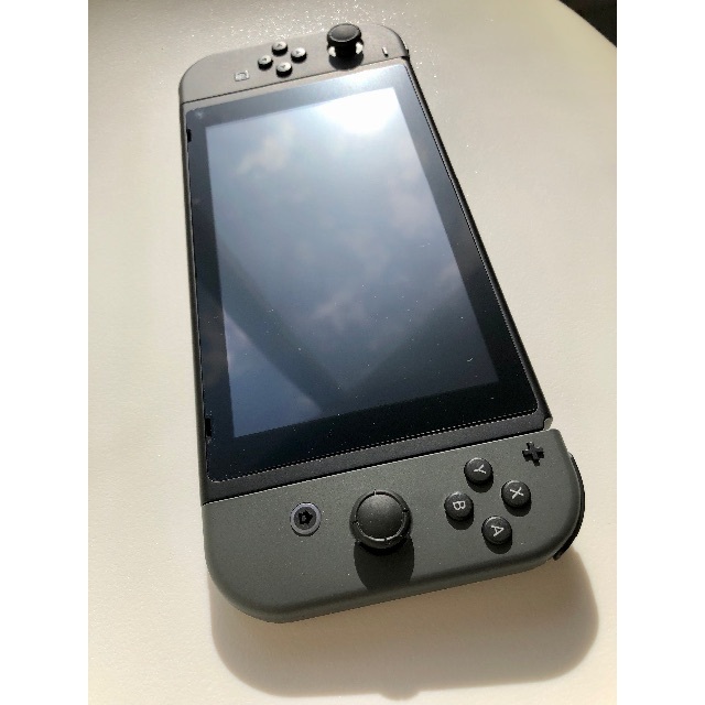 Nintendo Switch(ニンテンドースイッチ)の【保証残有・美品】Switch本体　グレー エンタメ/ホビーのゲームソフト/ゲーム機本体(家庭用ゲーム機本体)の商品写真