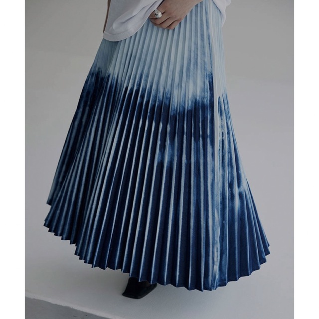 Ameri VINTAGE(アメリヴィンテージ)の【Ameri VINTAGE】UNEVEN DYEING PLEATSスカート レディースのスカート(ロングスカート)の商品写真