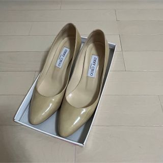 ジミーチュウ(JIMMY CHOO)のジミーチュウ　エナメル パンプス　ベージュ(ハイヒール/パンプス)