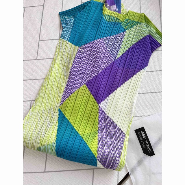 PLEATS PLEASE ISSEY MIYAKE(プリーツプリーズイッセイミヤケ)の新品・未使用【3月新作！完売品】CROSSROAD ワンピース　プリーツプリーズ レディースのワンピース(ロングワンピース/マキシワンピース)の商品写真