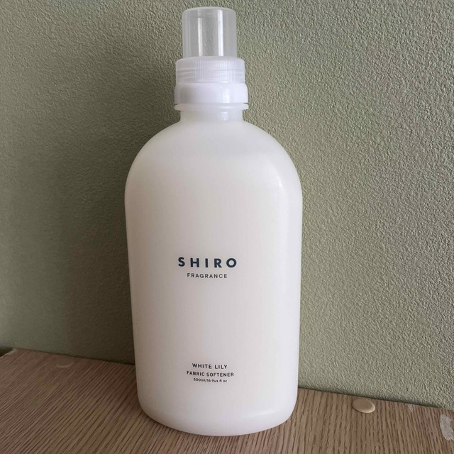 shiro(シロ)のSHIRO シロ　ホワイトリリー　柔軟剤　500ml 新品 インテリア/住まい/日用品の日用品/生活雑貨/旅行(洗剤/柔軟剤)の商品写真