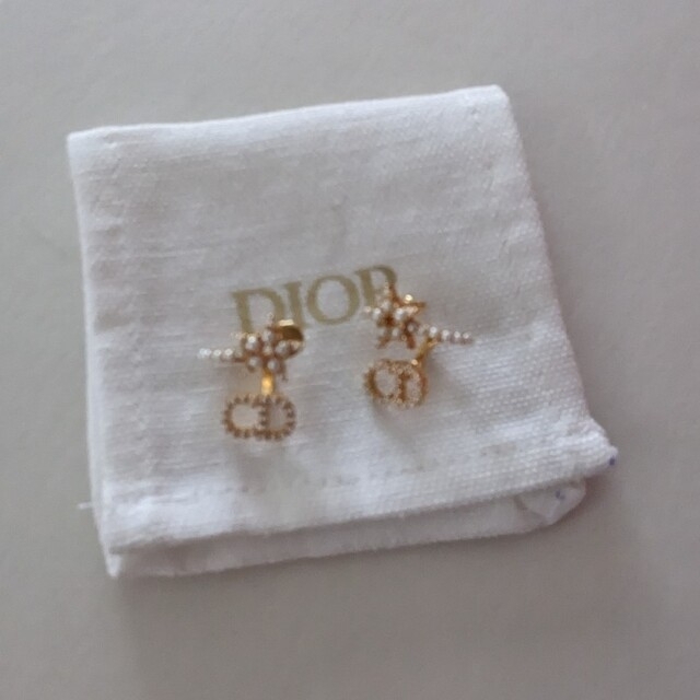 Dior　パールピアス