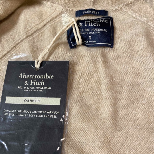 Abercrombie&Fitch(アバクロンビーアンドフィッチ)のアバクロ　カシミヤ　カーディガン レディースのトップス(カーディガン)の商品写真