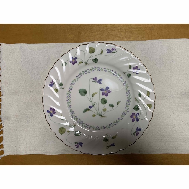 Noritake - ノリタケ バイオレットドリーム パーティーセットの Noritake - ノリタケ バイオレットドリーム パーティーセットの