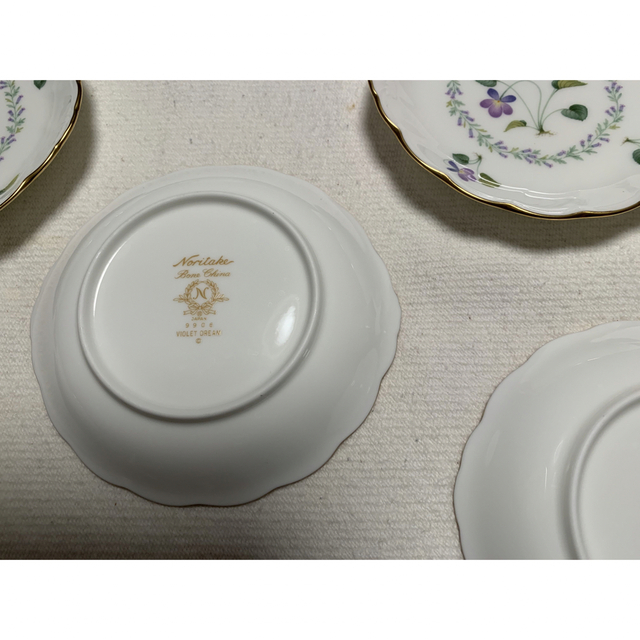 Noritake - ノリタケ バイオレットドリーム パーティーセットの Noritake - ノリタケ バイオレットドリーム パーティーセットの