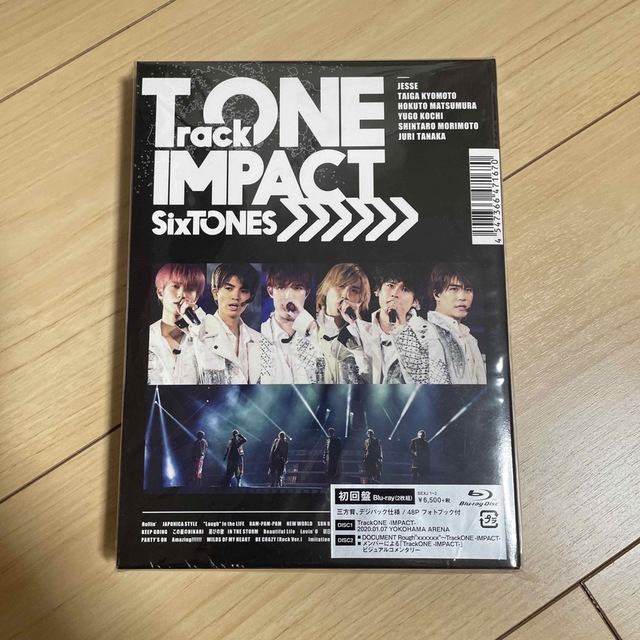 【初回盤Blu-ray】SixTONES TrackONE-IMPACT- エンタメ/ホビーのDVD/ブルーレイ(アイドル)の商品写真