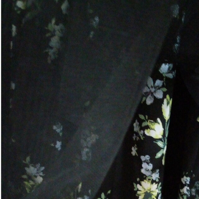 膝丈 チュールスカート 未使用  下生地花柄チュールスカート レディースのスカート(ひざ丈スカート)の商品写真