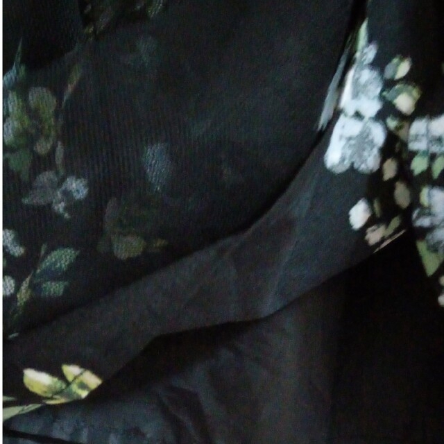 膝丈 チュールスカート 未使用  下生地花柄チュールスカート レディースのスカート(ひざ丈スカート)の商品写真